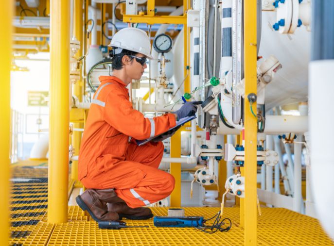 instrument engineer with level transmitter