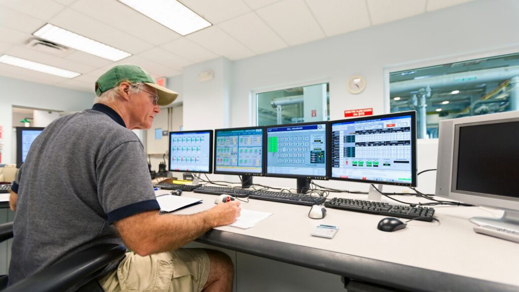 engineer-in-dcs-vs-scada-room
