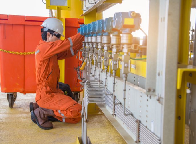 instrument engineer with pressure transmitter